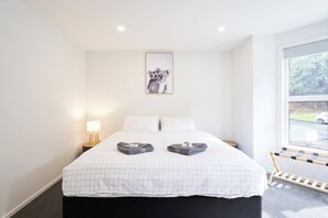 2 عدّة غرف نوم ومكواة/لوح كي وسرير سفر وواي فاي مجانًا