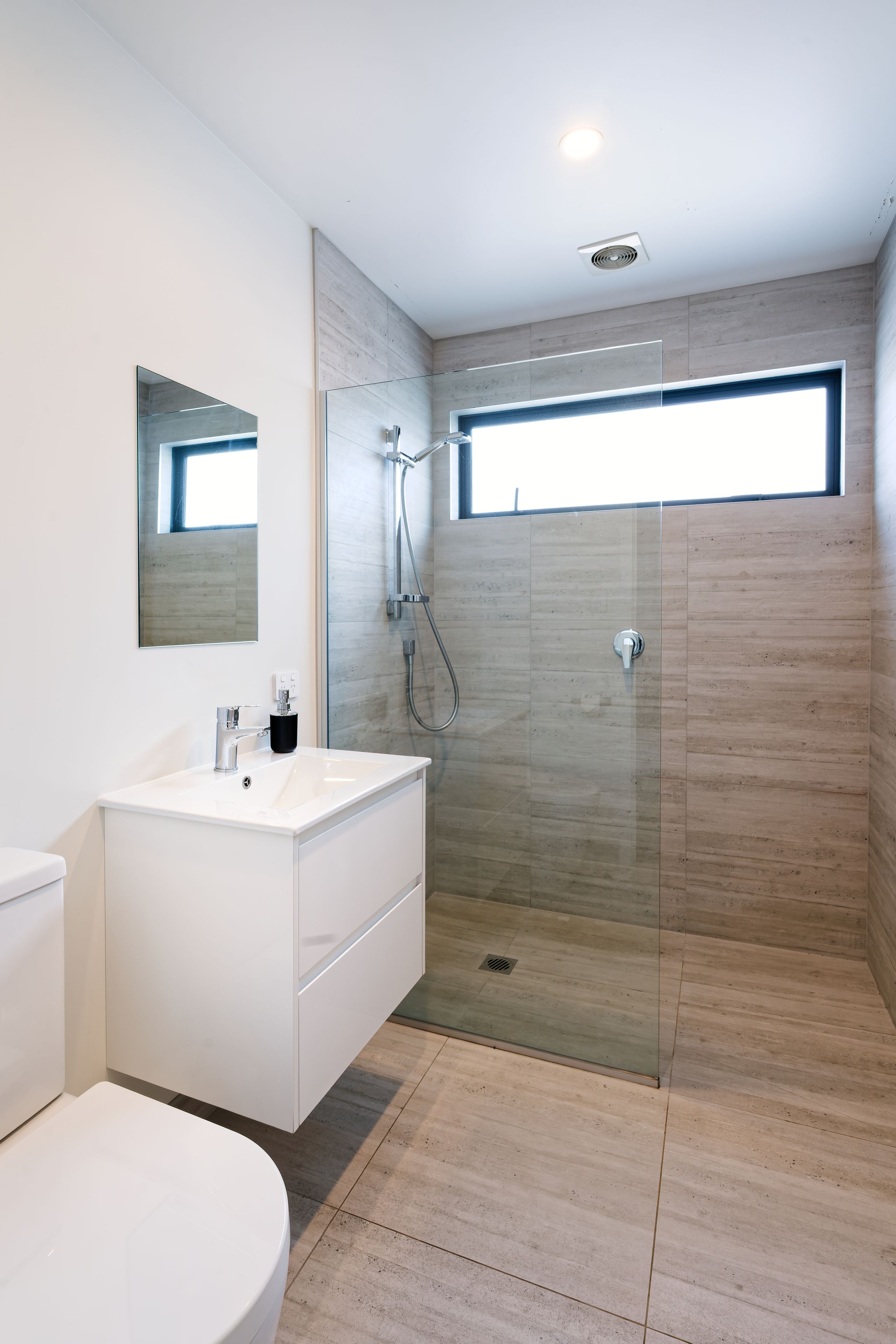 Spacious modern bathroom