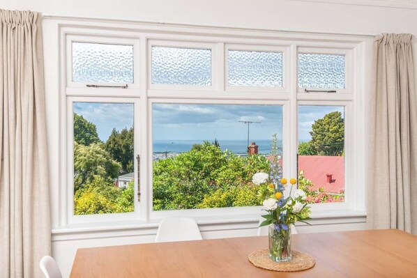 Dining - Spacious 3-Bedroom Home in Roslyn with Views (Dunedin)