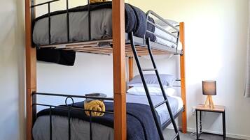 2 bedrooms, iron/ironing board, travel cot, free WiFi