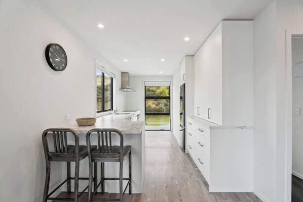 Interior - Modern Apartment with Coronet & Remarkables views (Queenstown)