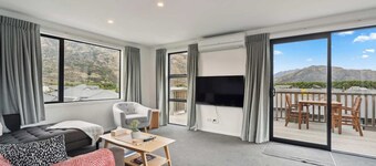 Modern Apartment with Coronet & Remarkables views