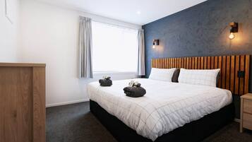 1 Schlafzimmer, Schreibtisch, Bügeleisen/Bügelbrett, Reisekinderbett