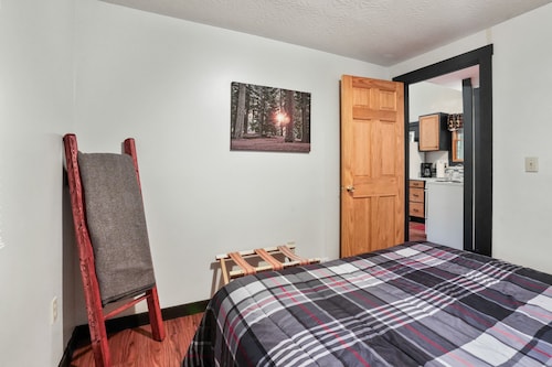 Mingo Cabin at Big Pine Retreat | Hot Tub, Trails