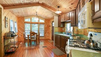 Fridge, microwave, oven, coffee/tea maker