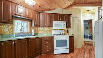 Fridge, microwave, oven, coffee/tea maker