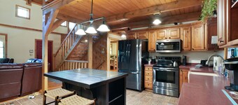 Hummingbird Lodge at Big Pine Retreat, Indoor Pool