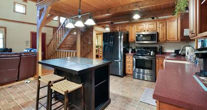 Hummingbird Lodge at Big Pine Retreat, Indoor Pool