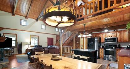 Hummingbird Lodge at Big Pine Retreat