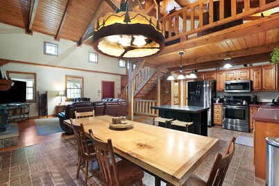 Hummingbird Lodge at Big Pine Retreat