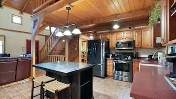 Geladeira, micro-ondas, fogão, lava-louças