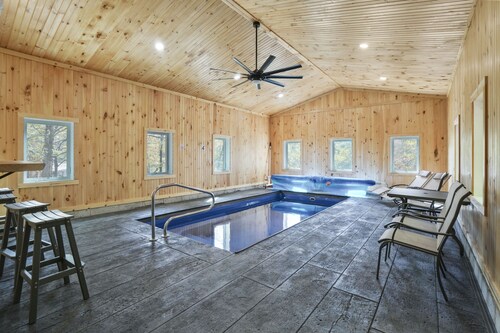 Hummingbird Lodge at Big Pine Retreat, Indoor Pool