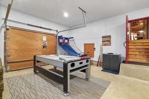 A pool table with a blue and red net, a wooden door, and a poster on the wall. - Hummingbird Lodge at Big Pine Retreat, Indoor Pool (Rockbridge)