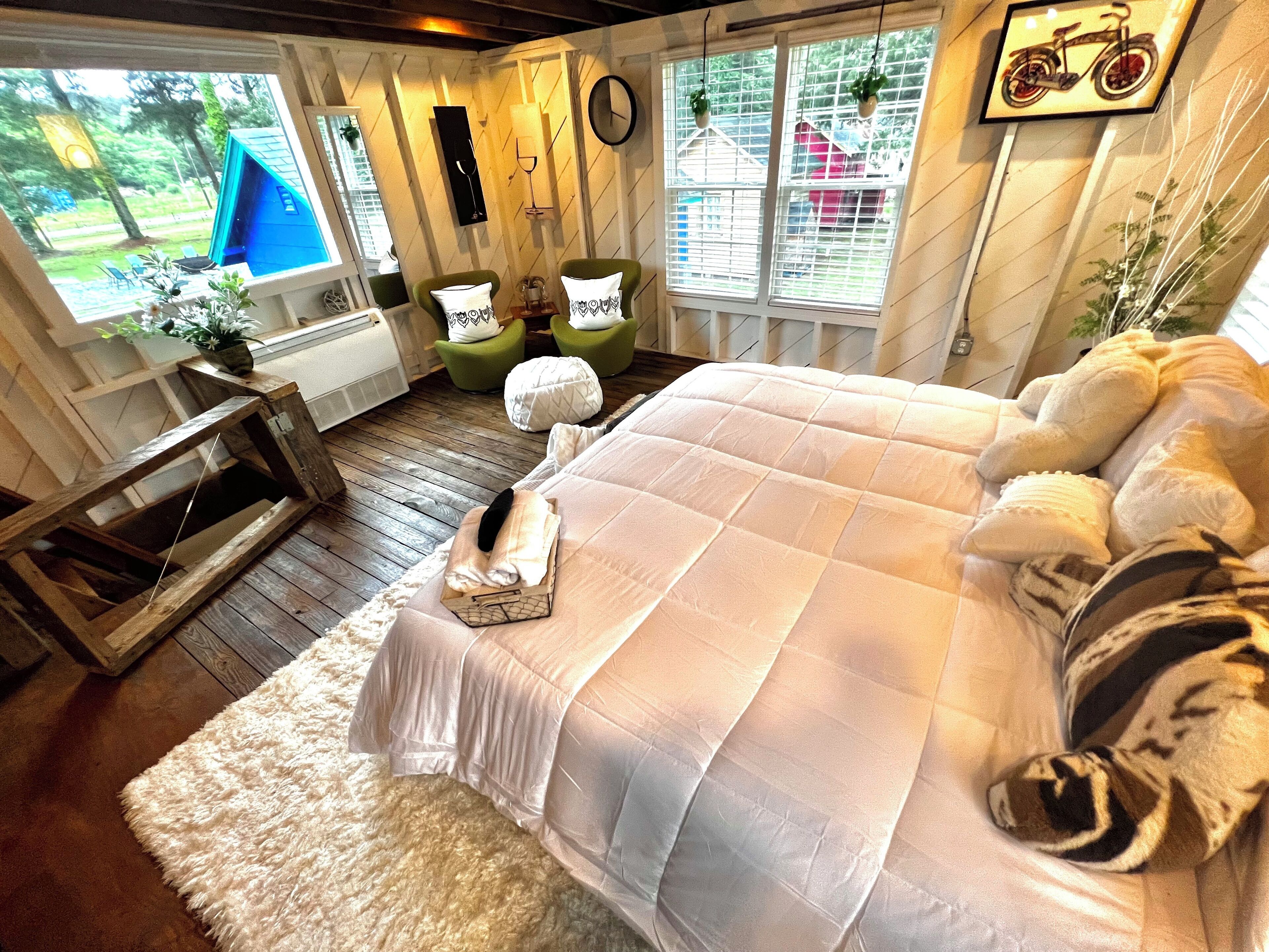 Chalet rustique Design | Décor unique, ameublement unique, accès au Wi-Fi (inclus)