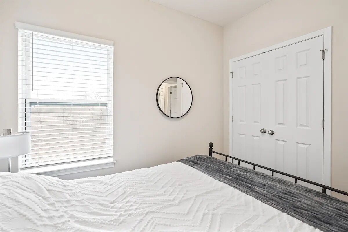 2 bedrooms, desk, iron/ironing board, WiFi