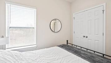 2 bedrooms, desk, iron/ironing board, WiFi