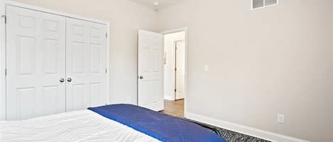 2 bedrooms, desk, iron/ironing board, WiFi