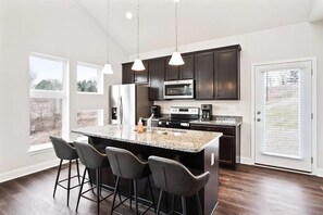 Réfrigérateur, micro-ondes, four, lave-vaisselle