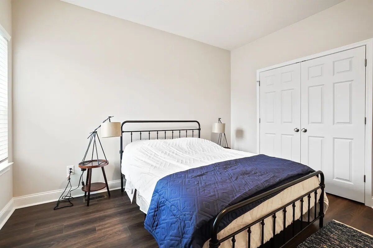 2 habitaciones, escritorio, tabla de planchar con plancha y wifi 