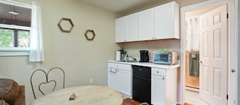 Love Shack-Cabin-Private Bathroom
