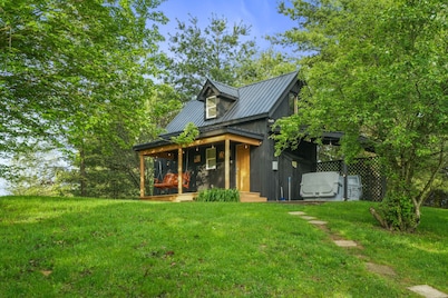 Love Shack Cabin | Hocking Hills, Couples Retreat
