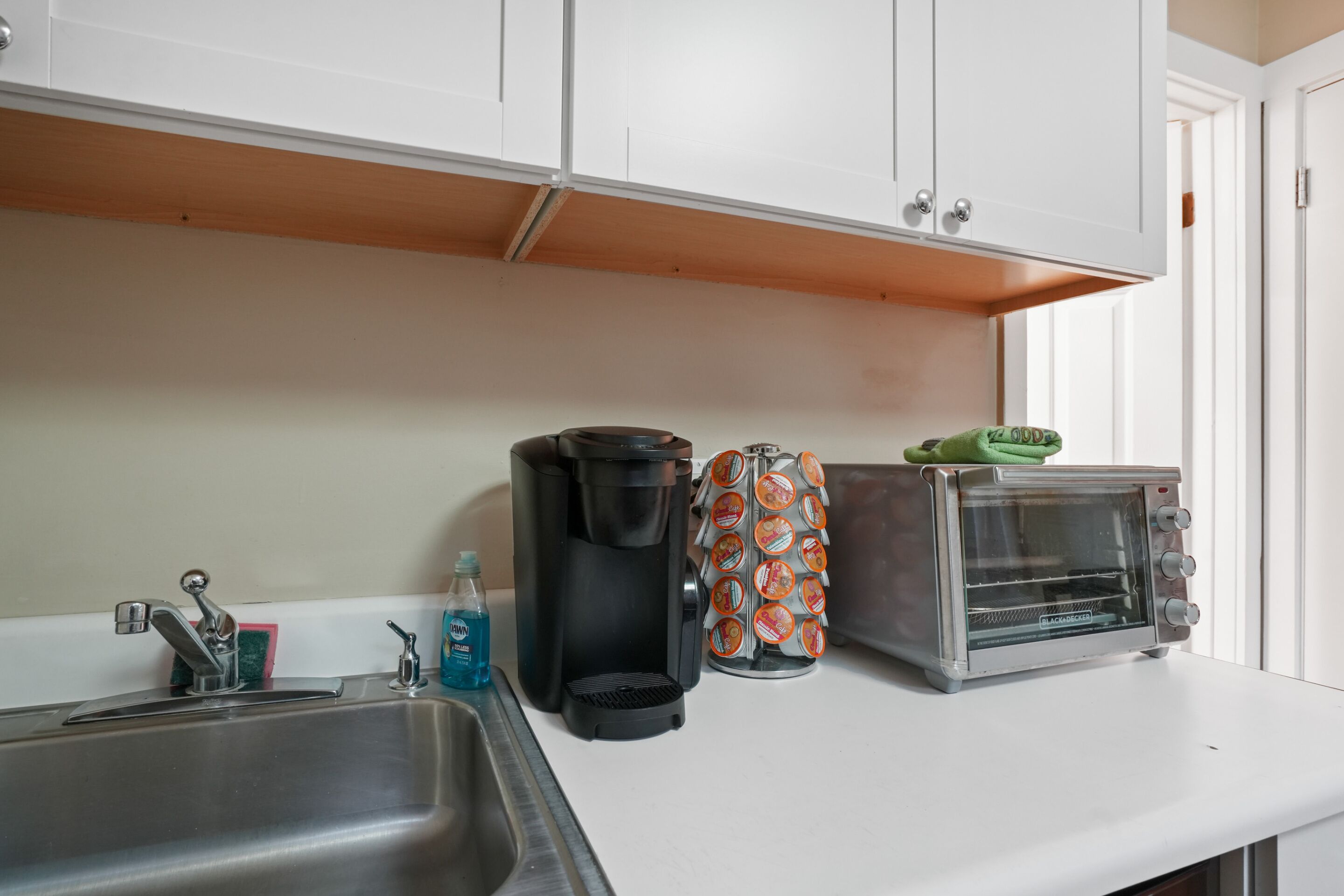 Coffee/tea maker, microwave, coffee grinder, dining tables