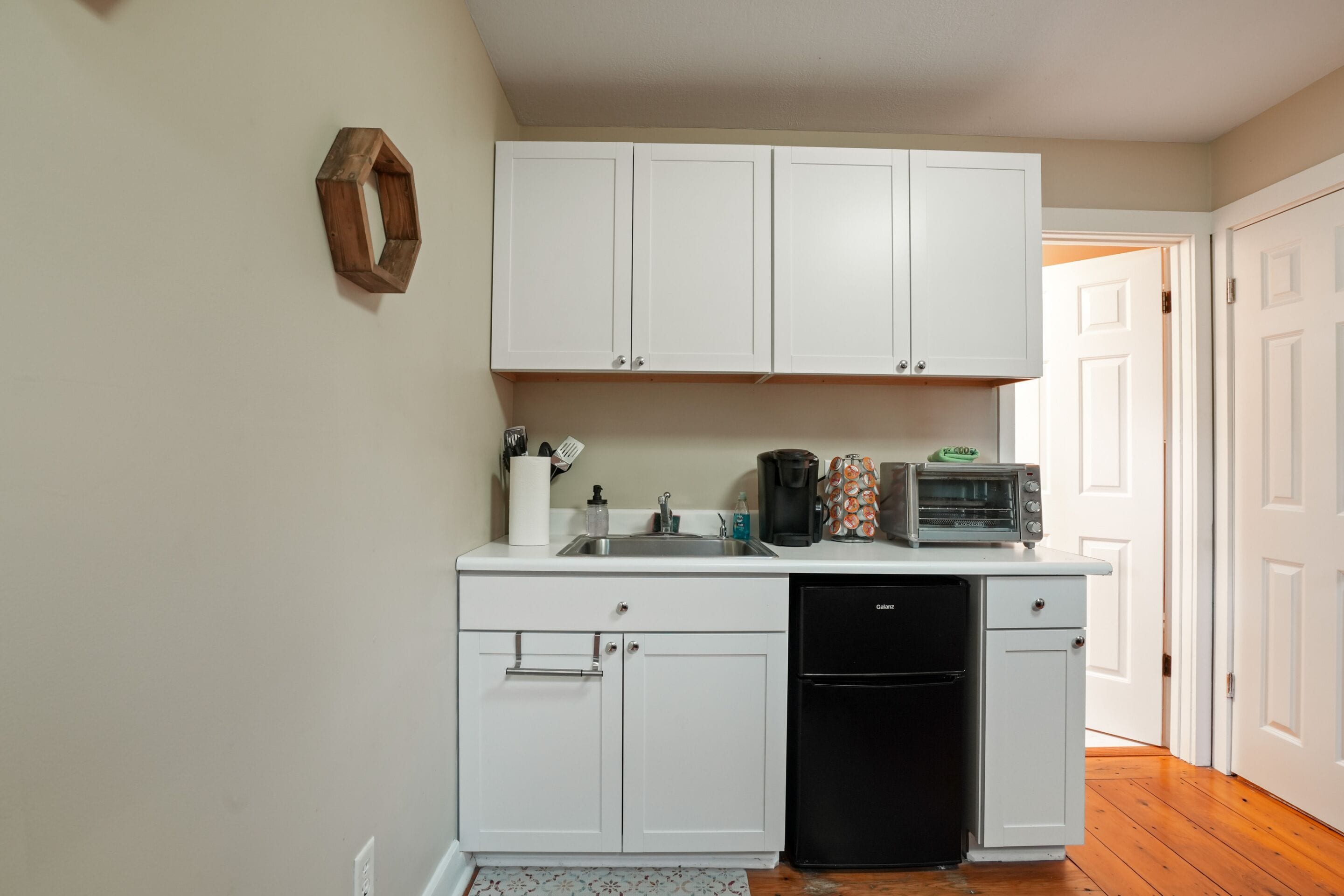 Coffee/tea maker, microwave, coffee grinder, dining table