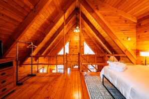 1 bedroom, desk, iron/ironing board, WiFi