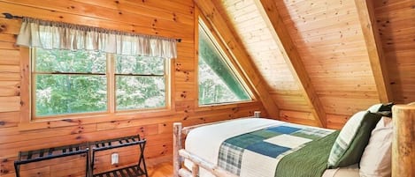 3 bedrooms, desk, iron/ironing board, WiFi (free)