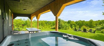 Hilltop Hideaway | Hocking Hills