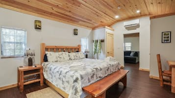 1 bedroom, desk, iron/ironing board, WiFi (free)