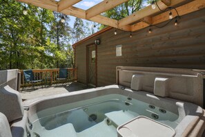 A wooden cabin with a hot tub and outdoor seating. - Ridge Point Cabin | Hocking Hills, Secluded (Rockbridge)