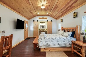 1 sovrum, skrivbord, strykjärn/strykbräda och gratis wi-fi