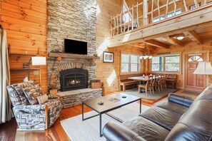 Televisie en een open haard