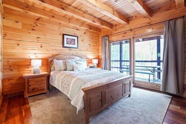 3 bedrooms, desk, iron/ironing board, WiFi