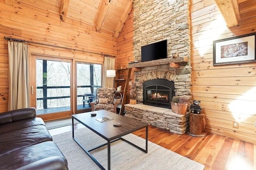 Hidden Haven | Hocking Hills, Sleeps 8, Hot Tub