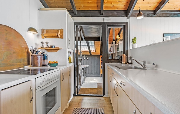 Refrigerador, placa de cocina, cafetera/tetera