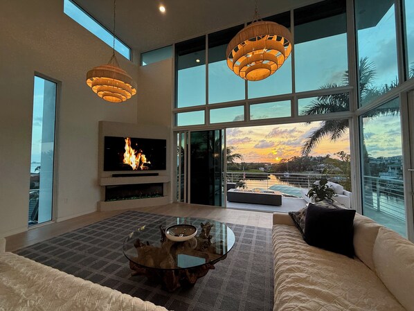 Smart TV, fireplace, ping pong, stereo - Exclusive 5-Level Waterfront Solstice House on Sarasota Bay (Sarasota)
