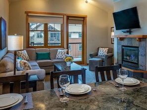 Smart TV, fireplace - Slope Side 2-Bedroom Condo with ALL the Amenities On-site! (Breckenridge)