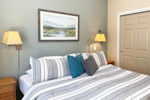 2 habitaciones, escritorio, tabla de planchar con plancha y wifi gratis 