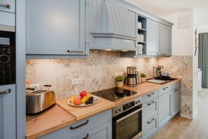 Refrigerador, horno, parrilla de estufa y lavavajillas 