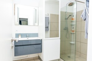 Shower, towels