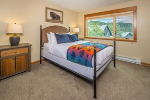 3 chambres, fer et planche à repasser, Wi-Fi gratuit, draps fournis
