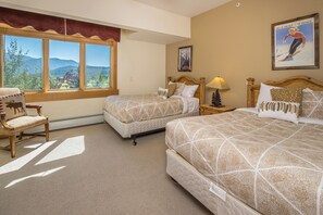 3 bedrooms, desk, iron/ironing board, free WiFi