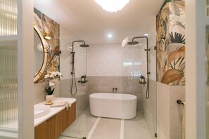 Doccia, asciugacapelli, asciugamani, sapone