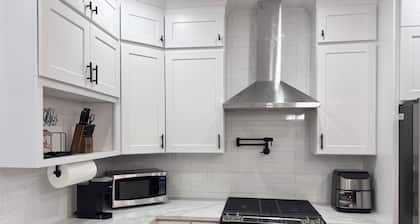Modern/Luxury Condo Norwood