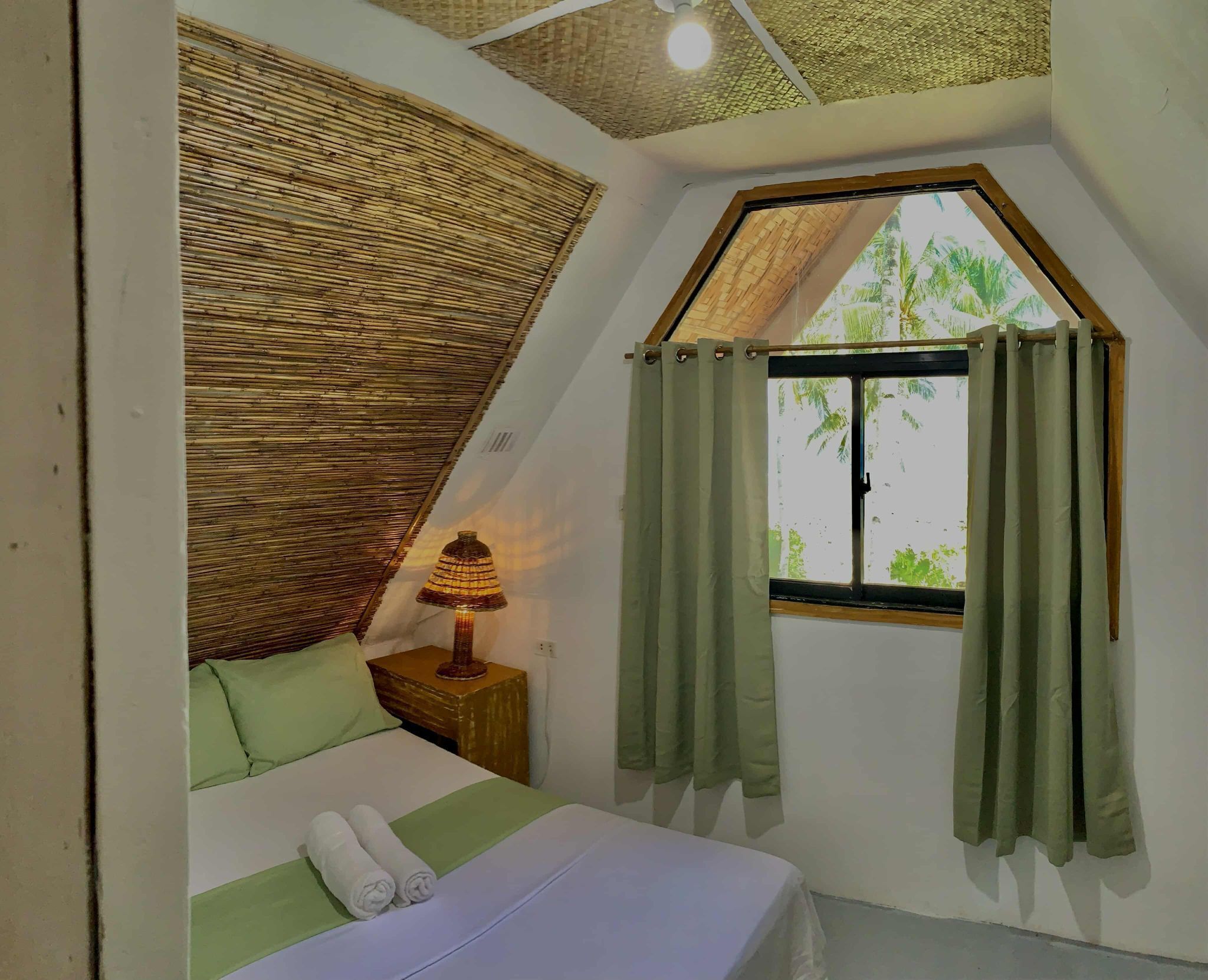 Standard Room, Multiple Beds, Sea View, Sea Facing | 2 bedrooms, laptop workspace, free WiFi