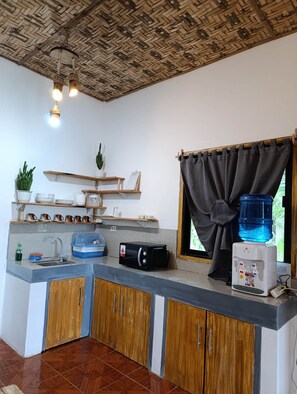 Mini-fridge, cookware/dishes/utensils - HELMINA'S VILLAS (General Luna)