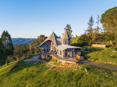 Marin Castle: Private Resort w Top of World Views, Hot Tub & Mini Golf, 30 Acres