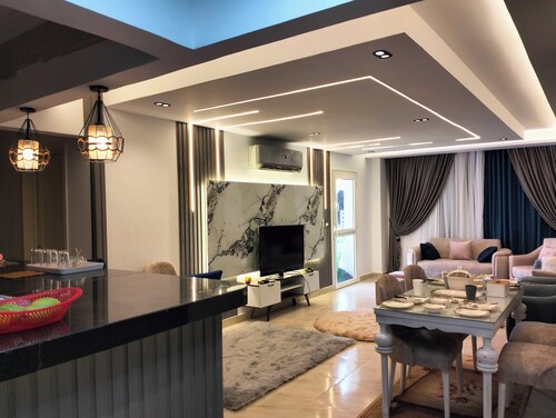Spacious 3-bedroom apartment with excellent view , WiFi, AC in brilliant Cairo